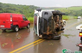 Motorista perde controle da direção e tomba veículo na SC-458