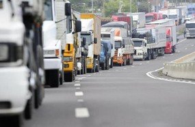 Caminhoneiros paralisam atividades em todo país a partir desta segunda