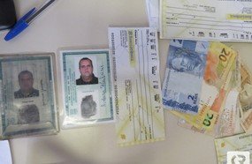 Estelionatários presos ao passar cheques clonados em Joaçaba