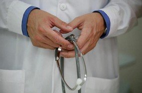 Falso médico seduz professora por vantagens financeiras