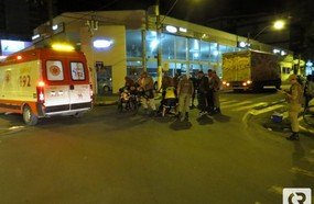 Entregador de pizza é atingido por caminhão no centro de Joaçaba