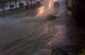 Chuva forte alaga principais ruas de Catanduvas