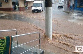 Chuva causa alagamentos de ruas em Herval d´Oeste