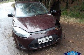 Colisão em árvore deixa mãe e filha feridas na SC-150