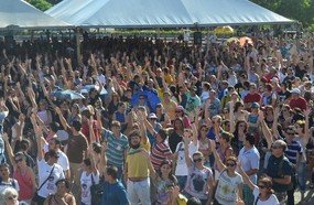 Professores aprovam indicativo de greve em SC