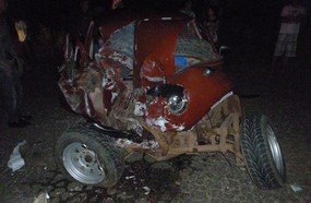 Colisão entre carreta e Fusca deixa motorista gravemente ferido na SC-355