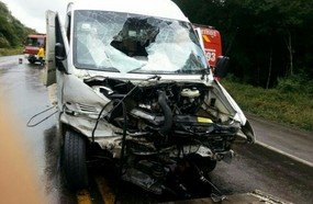 Veículo de Joaçaba se envolve em acidente com duas mortes na BR-282