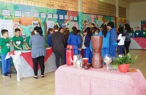 Alunos promovem “Mostra Café com Poesia” em escola de Herval