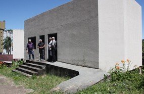 Edificação adquirida pela Prefeitura permanece abandonada