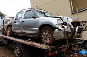 Motorista abandona caminhonete após capotar em Capinzal