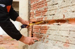 Andrade atua em grandes obras durante o mês de junho