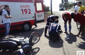 Colisão entre Biz e Fusca deixa jovem ferido no Joviva