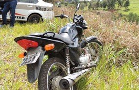 Elementos de moto assaltam mulher e levam R$ 70 mil