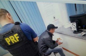 Homem com mandado de prisão se entrega em troca de um pastel