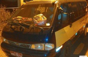 Van escolar flagrada com excesso de lotação em Joaçaba