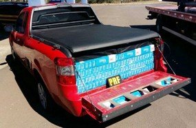 PRF apreende dois veículos carregados com cigarros na BR-153