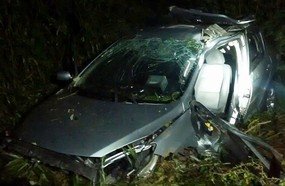Motorista morre após despencar carro em barranco