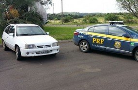 PRF prende foragido com carro roubado em Água Doce