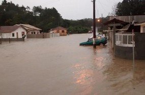 Dezoito cidades de SC sofrem com alagamentos ou deslizamentos