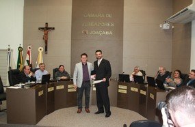 Delegado regional e equipe são homenageados pela Câmara