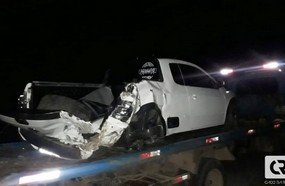 Motorista colide veículo contra paredão de rochas na BR-282