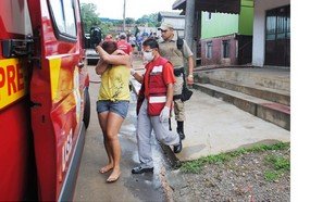 Mulher flagra traição e põe fogo na casa