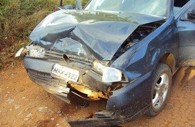 Colisão entre veículo duas pessoas feridas em Campos Novos