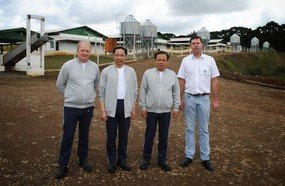 Chineses buscam conhecimento na Agropecuária Carboni em Videira