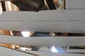 Telhado de escola aguarda conserto desde o temporal