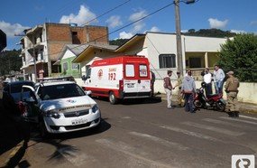 Falta de sinalização causa acidente no bairro Vila Rica em Herval