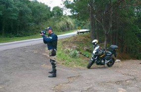 PRF flagra 117 veículos em excesso de velocidade na BR-282