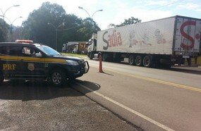 PRF flagra caminhões com excesso de peso