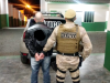 Homem com mandado de prisão é detido após trafegar na contramão