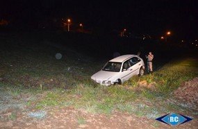 Motorista com veículo de Joaçaba cai em barranco em Capinzal