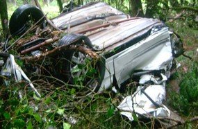 Motorista ferido ao ter veículo arrastado pela enxurrada