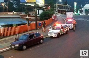 Motorista sem CHN é flagrado exibindo manobras perigosas
