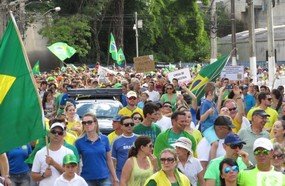 Mais de 2 mil pessoas protestam em Joaçaba contra a corrupção