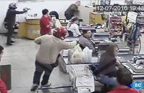 Elementos armados assaltam supermercado em Ouro