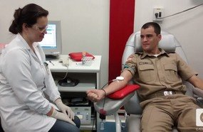 Ação social: alunos soldados da Polícia Militar doam sangue