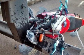 Motociclista morre ao bater em carreta em Concórdia