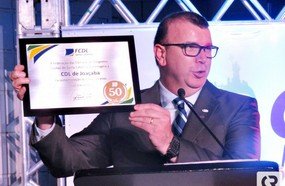 Noite de homenagens marcam os 50 anos da CDL Joaçaba