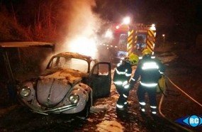 Fusca é destruído por incêndio em Capinzal