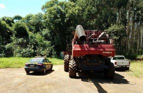 PRF flagra colheitadeira de grandes dimensões circulando na BR-282