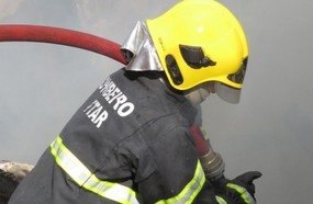 Incêndio destrói galpão de grãos no interior de Herval d´Oeste