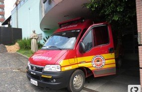 Motociclista fica gravemente ferido após atropelar cachorro