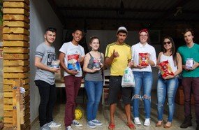 Publicidade e Propaganda arrecada alimentos em trote solidário