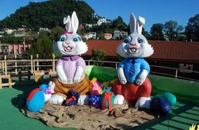 Brinquedos infláveis e cinema para as crianças na Doce Páscoa Herval