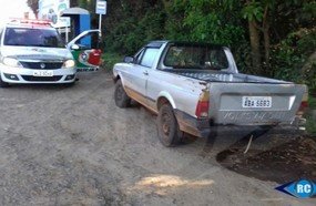 Ladrão abandona veículo após perder o tanque de combustível