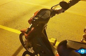 Jovem sofre múltiplas fraturas após colisão entre motocicletas