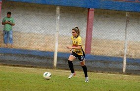 Atleta de Ibicaré na seleção brasileira de futebol feminino